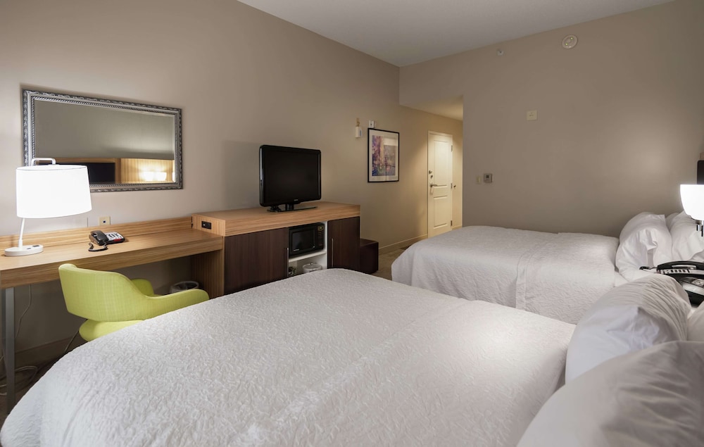 Room, 2 Queen Beds, Accessible (Roll-In Shower) photo 3