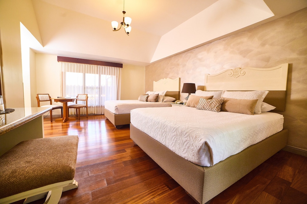 Deluxe Double Room, 2 Queen Beds - Photo 7