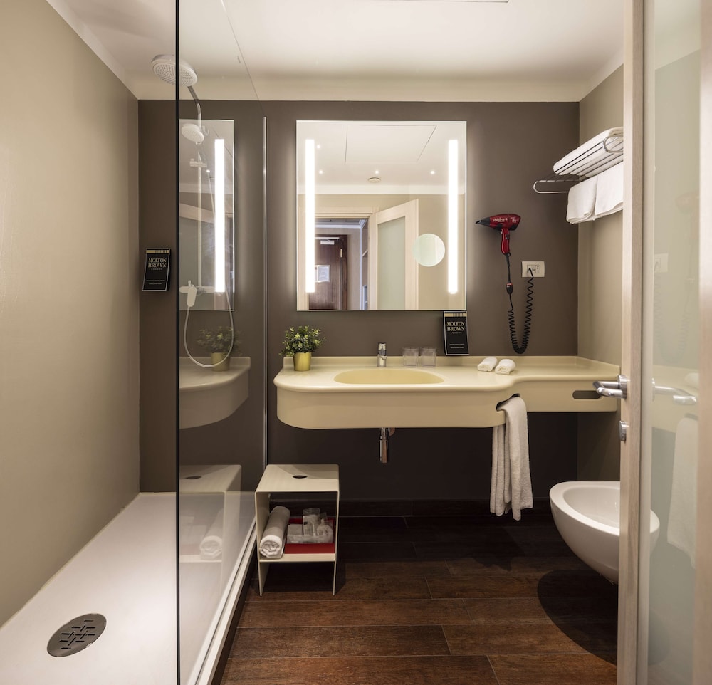 Junior Suite, Multiple Beds, Non Smoking, Balcony (Living Room) - Photo 5