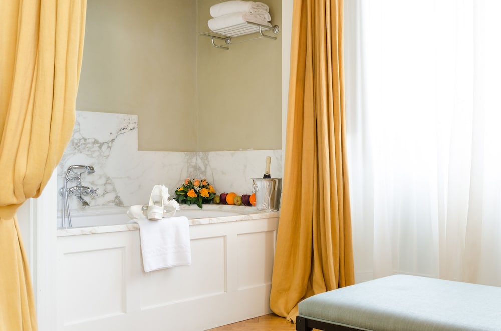 Junior Suite (Romantic) - Photo 2