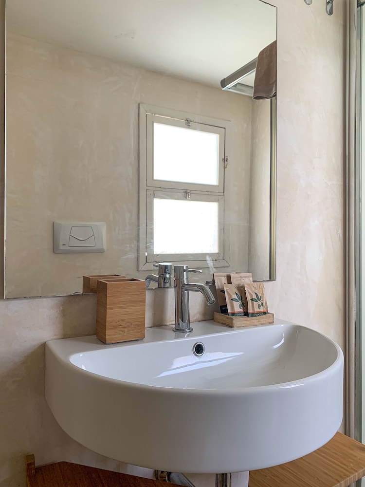 Classic Double Room, Ensuite, City View photo 3
