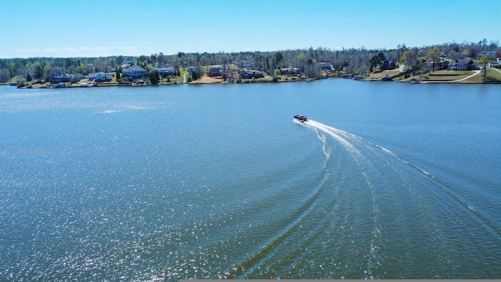 7BR Lakefront Haven Pool Hot Tub Gated 4acres, Billede 5
