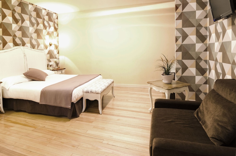 Double Room - Photo 5