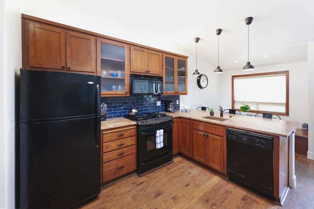 Condo, 2 Bedrooms