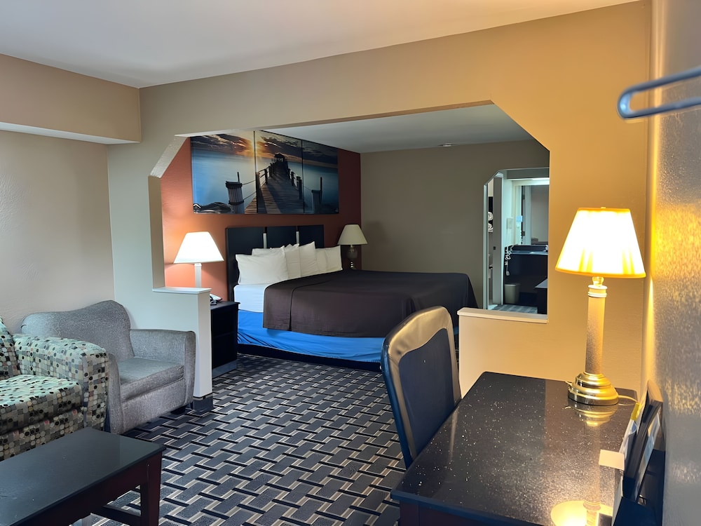 Suite, 1 King Bed, Non Smoking (Oversize) - Photo 2