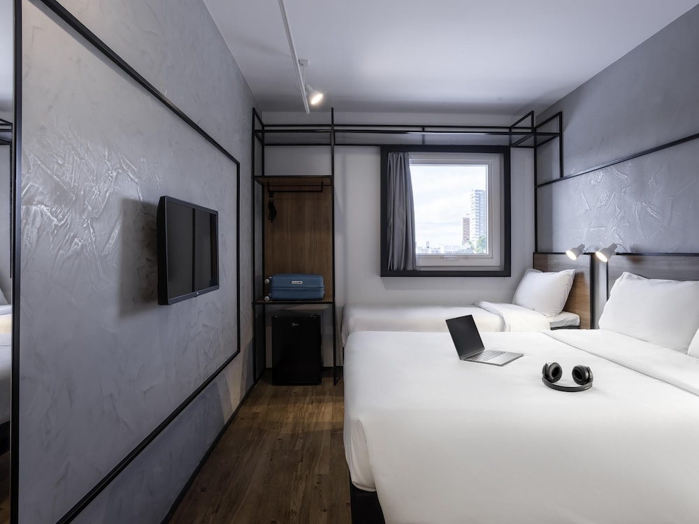 Standard Room, Multiple Beds photo 3