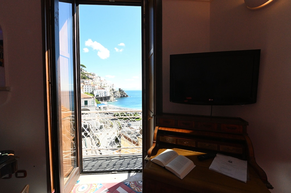 Junior Suite, Hot Tub, Sea View - Photo 4