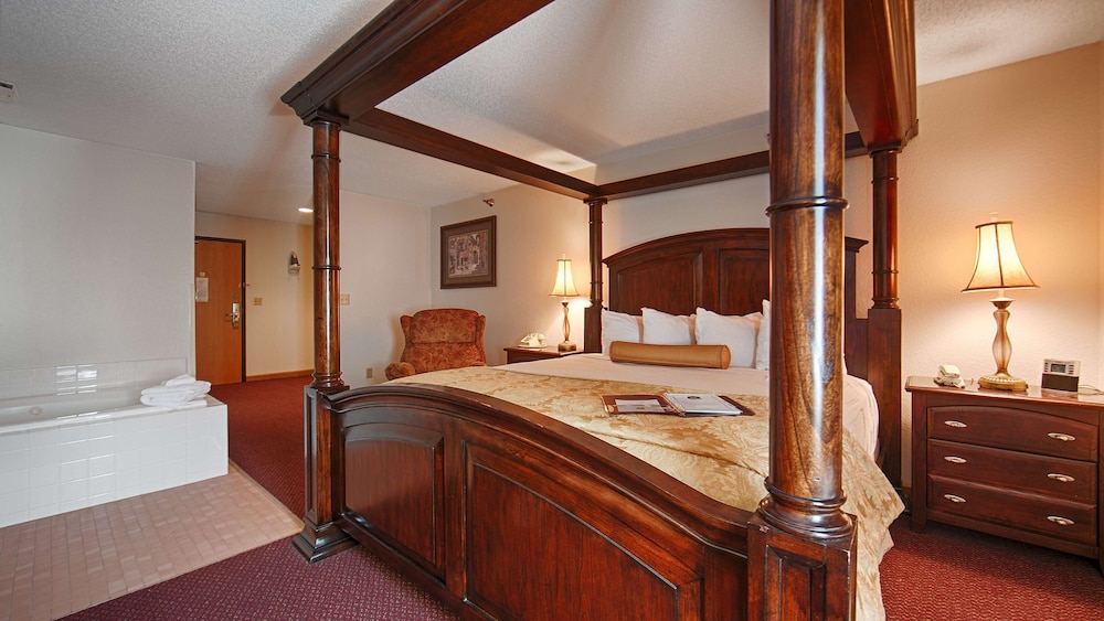 Suite, 1 King Bed, Non Smoking, Jetted Tub photo 1
