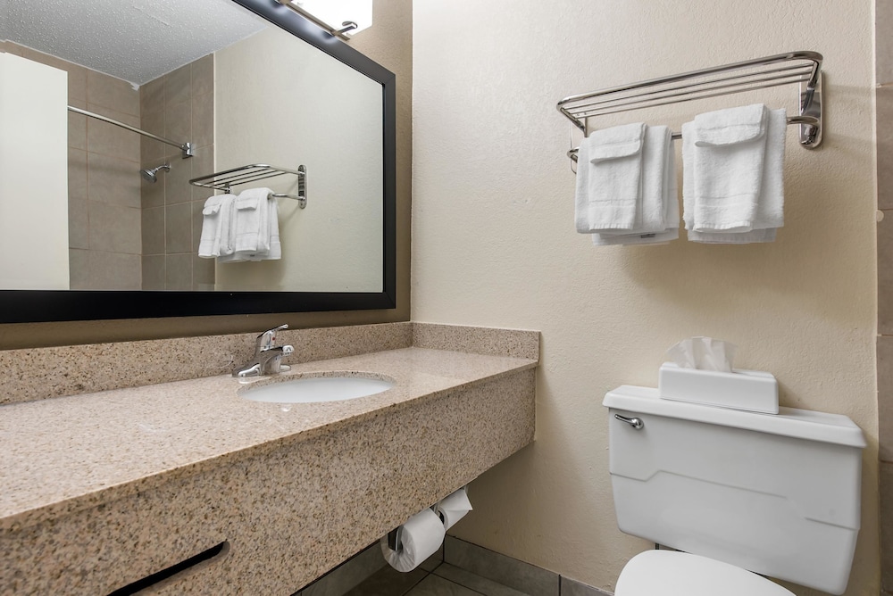Suite, Multiple Beds, Non Smoking - Photo 5