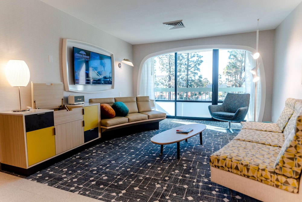 House of the Retro Future One-Bedroom Suite, 2 Queen Beds, Non-Smoking