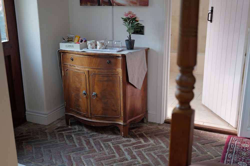 Deluxe Double Room, Ensuite (Room 5 with Four Poster) - Photo 2