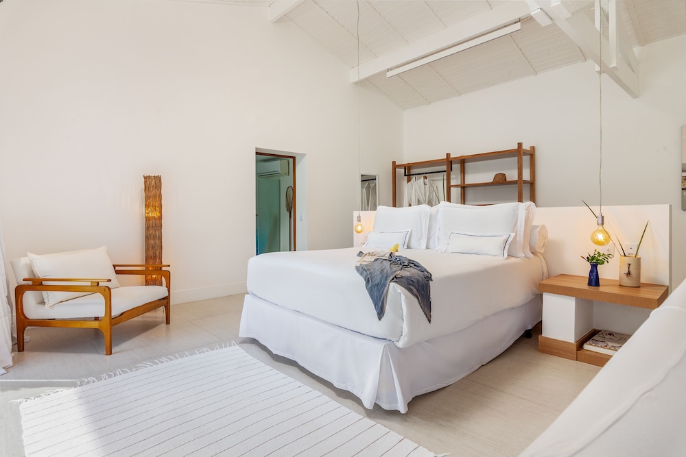 Exclusive Studio Suite, 1 King Bed, Marina View photo 3