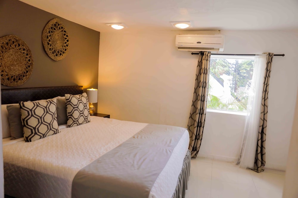 Design Room, 1 Queen Bed, Courtyard View photo 2
