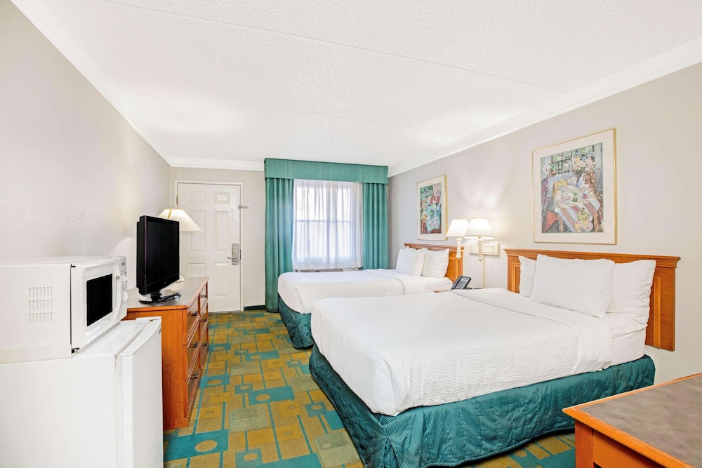 Room, 2 Double Beds, Non Smoking - Photo 2