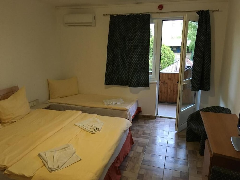 Basic Double Room photo 3