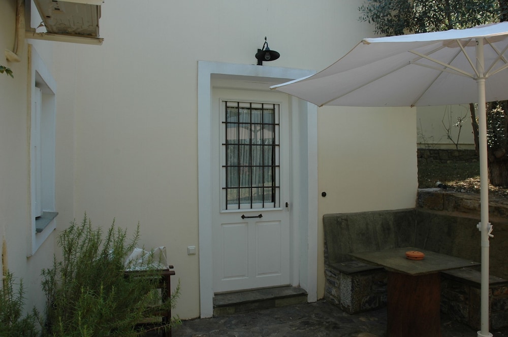 Standard Room, Garden View, Ground Floor photo 2