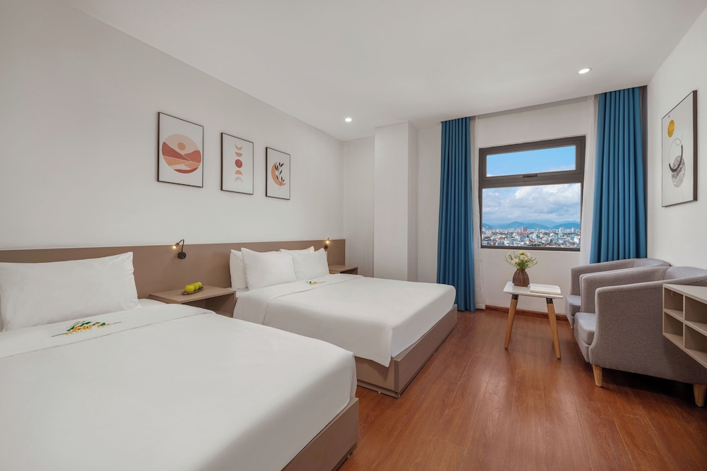 Deluxe Triple Room, City View