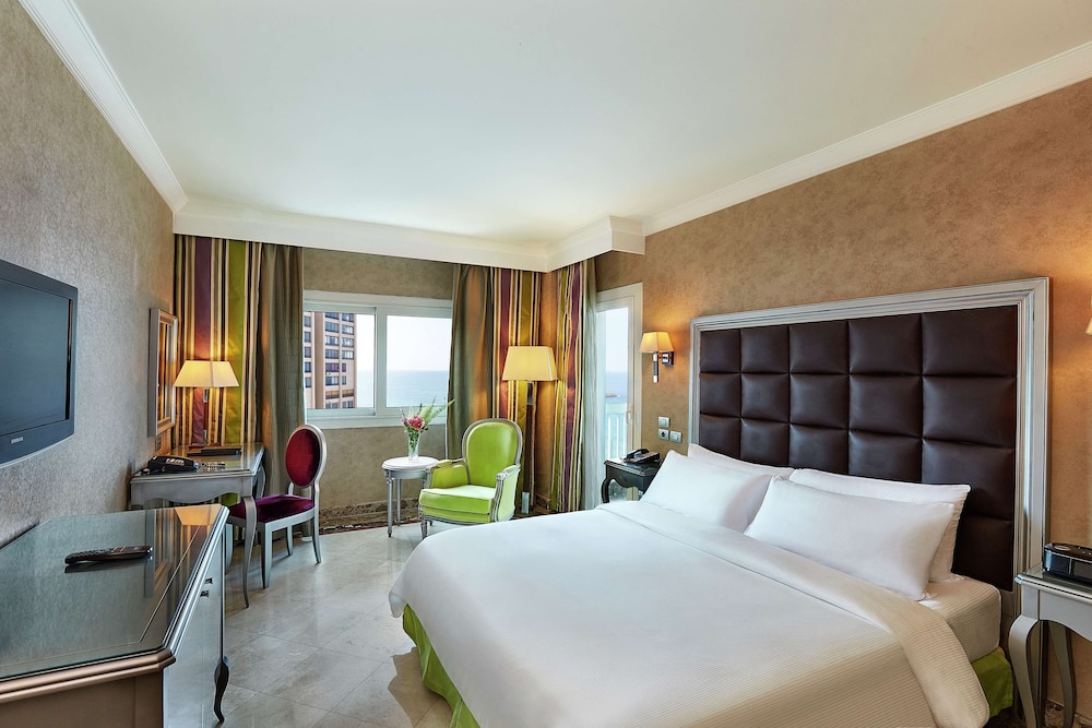 Executive Room, 1 King Bed (Corner Sea View) - Photo 1