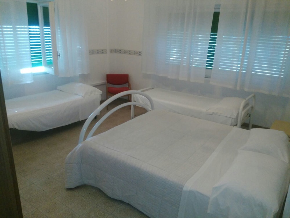 Economy Triple Room, Garden View, Annex Building photo 1