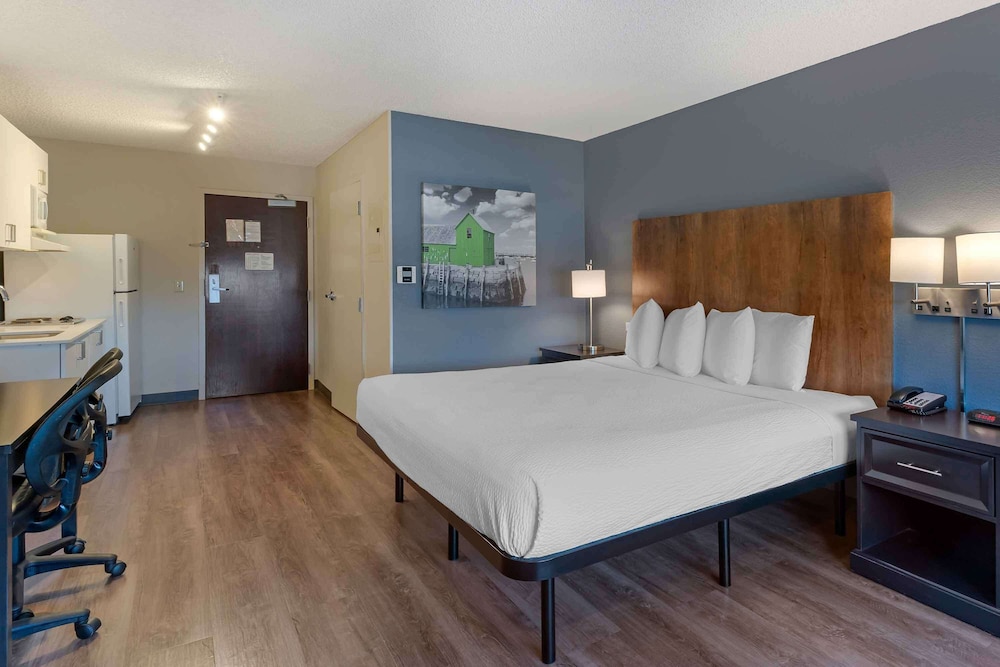 Studio, 1 King Bed, Non Smoking - Photo 1