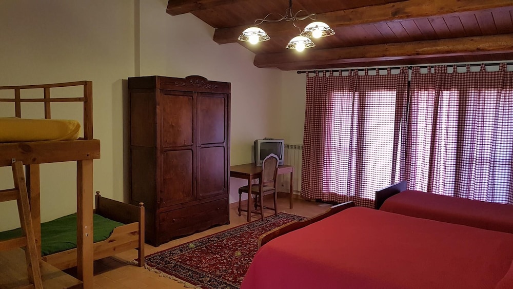 Family Quadruple Room, Private Bathroom, Valley View photo 1