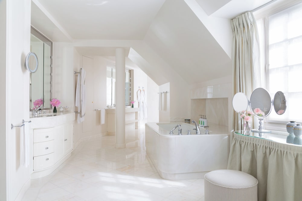 Honeymoon Suite photo 2