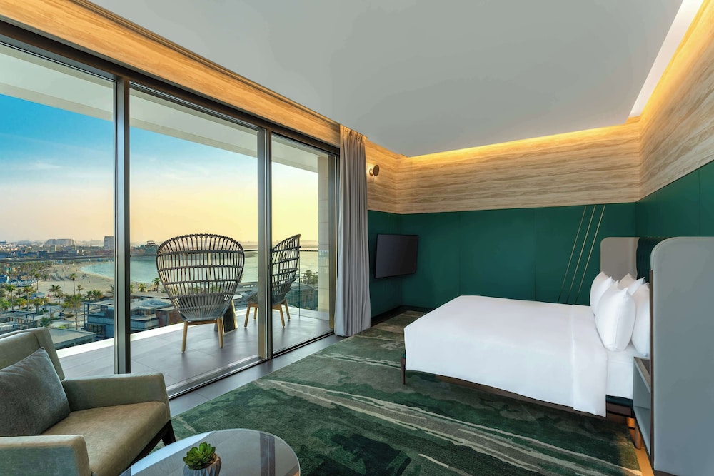 Executive Suite, Complimentary Transfer to Mercato Mall, 20% off Food & Soft Beverage thumbnail 5