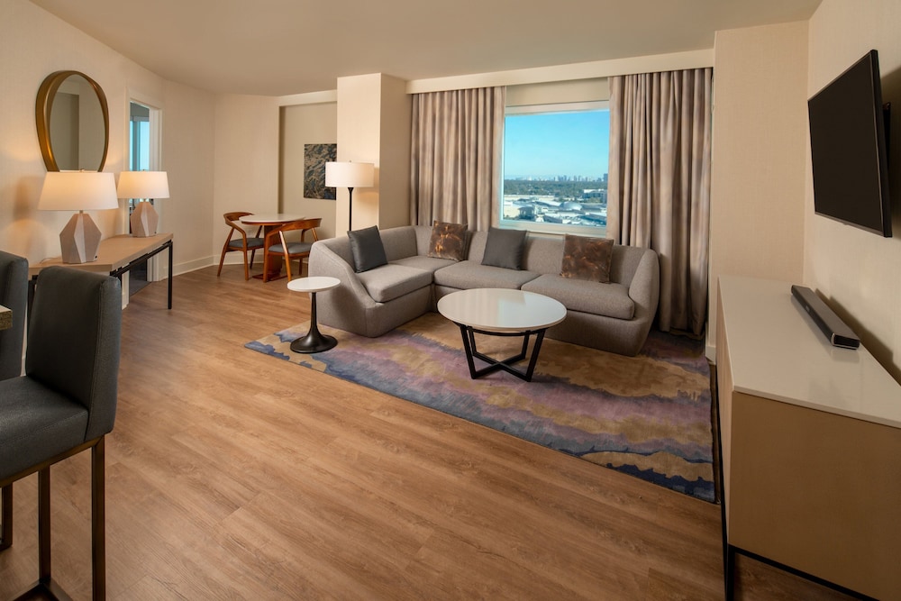 Junior Suite, 1 King Bed - Photo 1