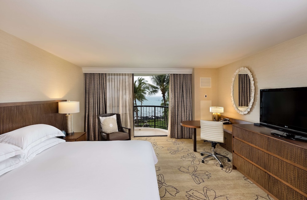 Palace Room, 1 King Bed, Resort View (Accessible Tub, Hearing)