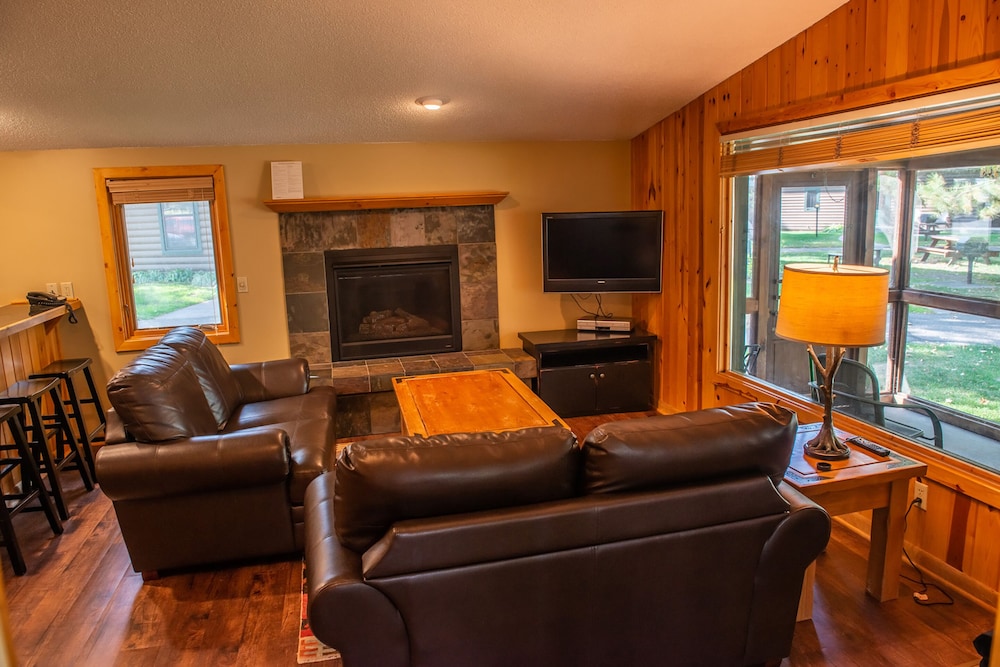 708 - 4 Bdrm Gull Haven Cabin