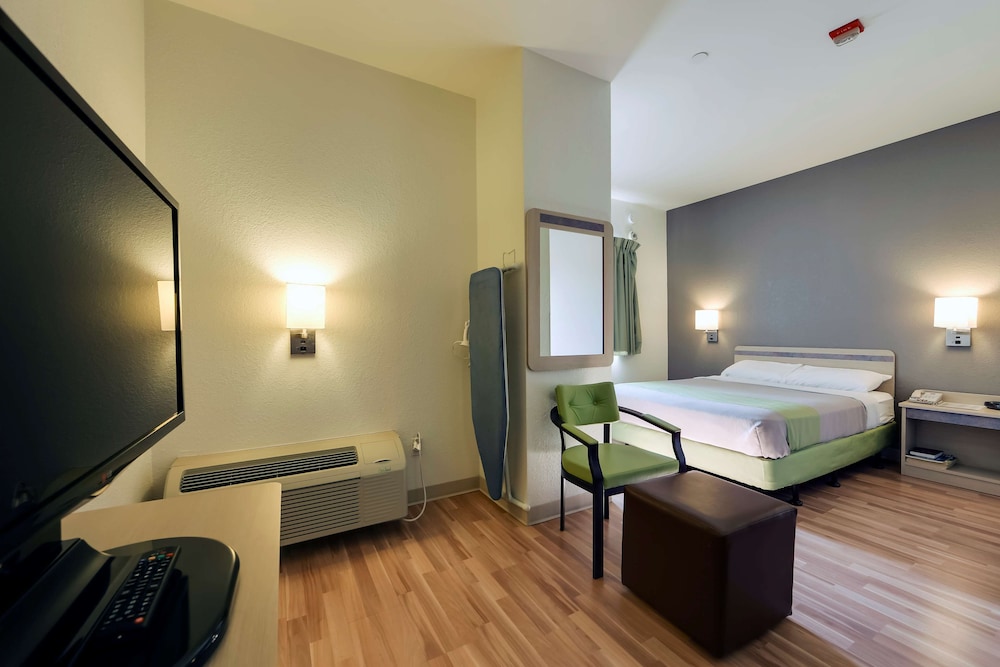 Standard Room, 2 Double Beds, Non Smoking - Photo 2