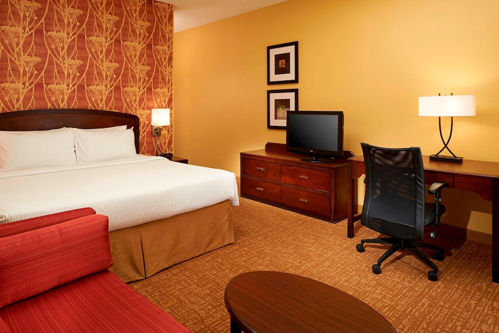 Deluxe Room, 1 King Bed With Sofa Bed, Pool View photo 1