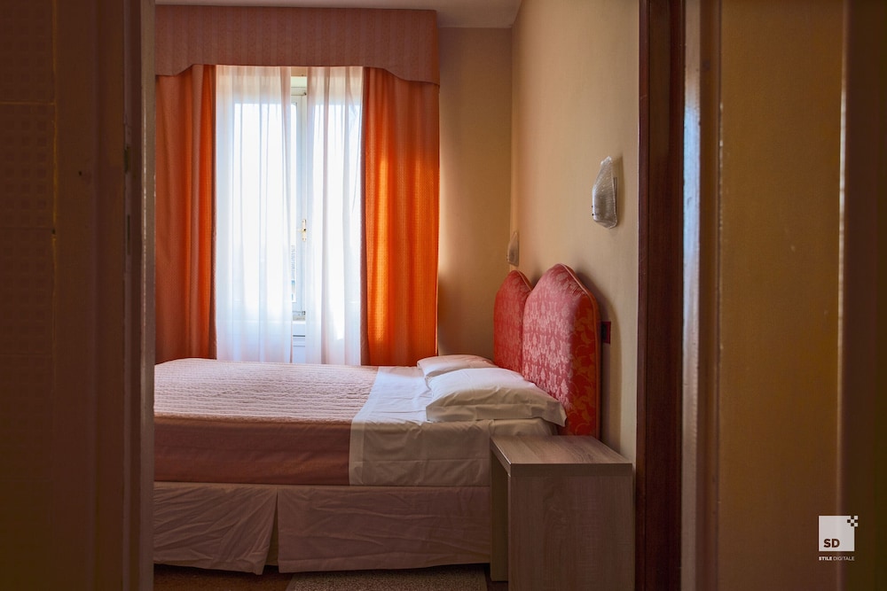 Economy Room - Photo 14