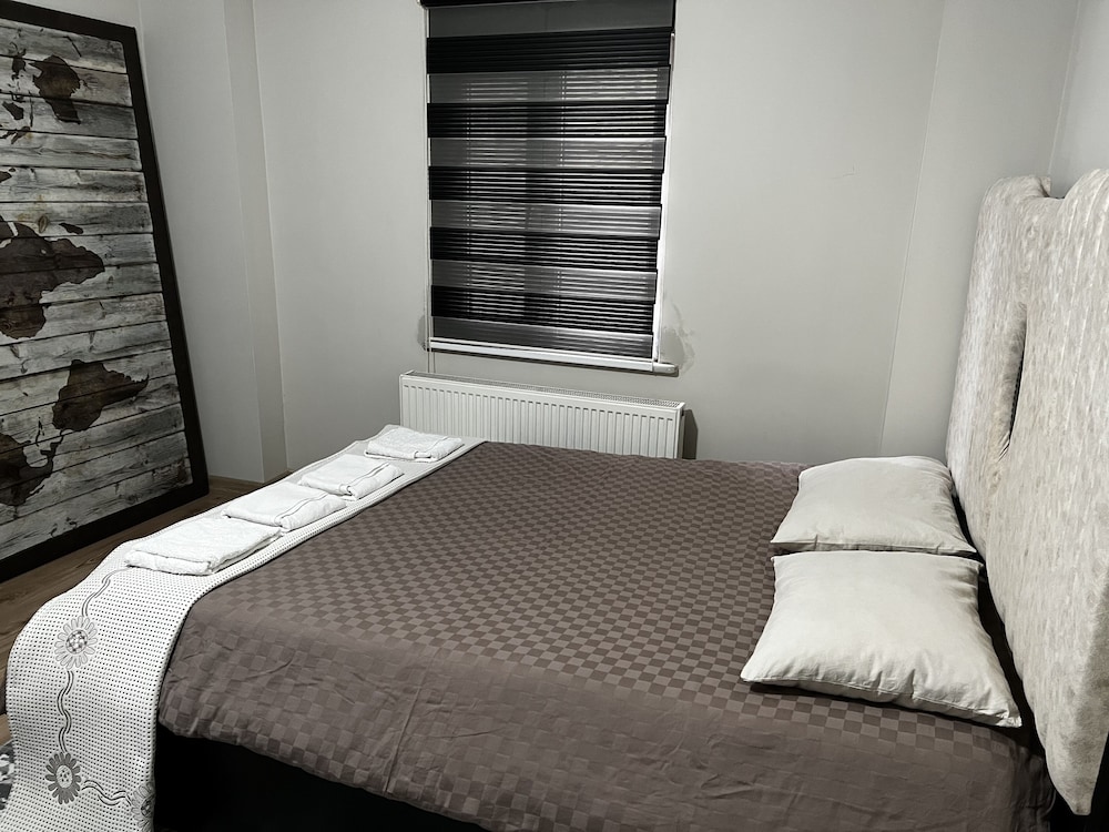 Business Apartment, 1 King Bed, Jetted Tub, Garden View photo 1