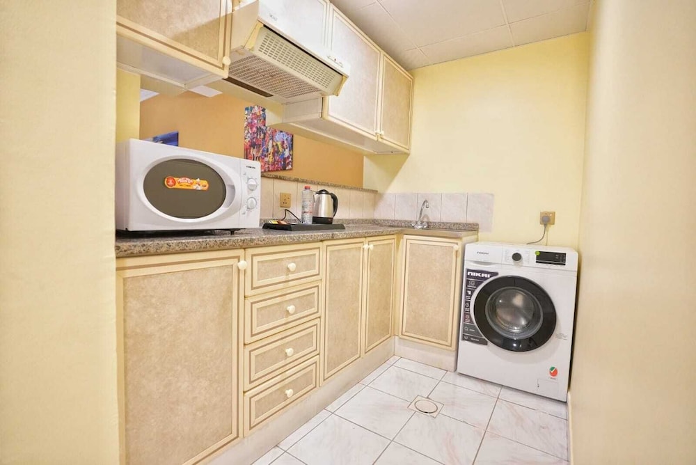 Deluxe Studio, 1 King Bed, Kitchen, City View photo 2
