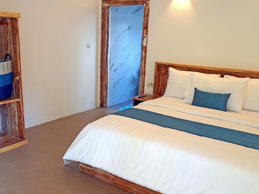 Deluxe Studio, 1 King Bed, Pool Access