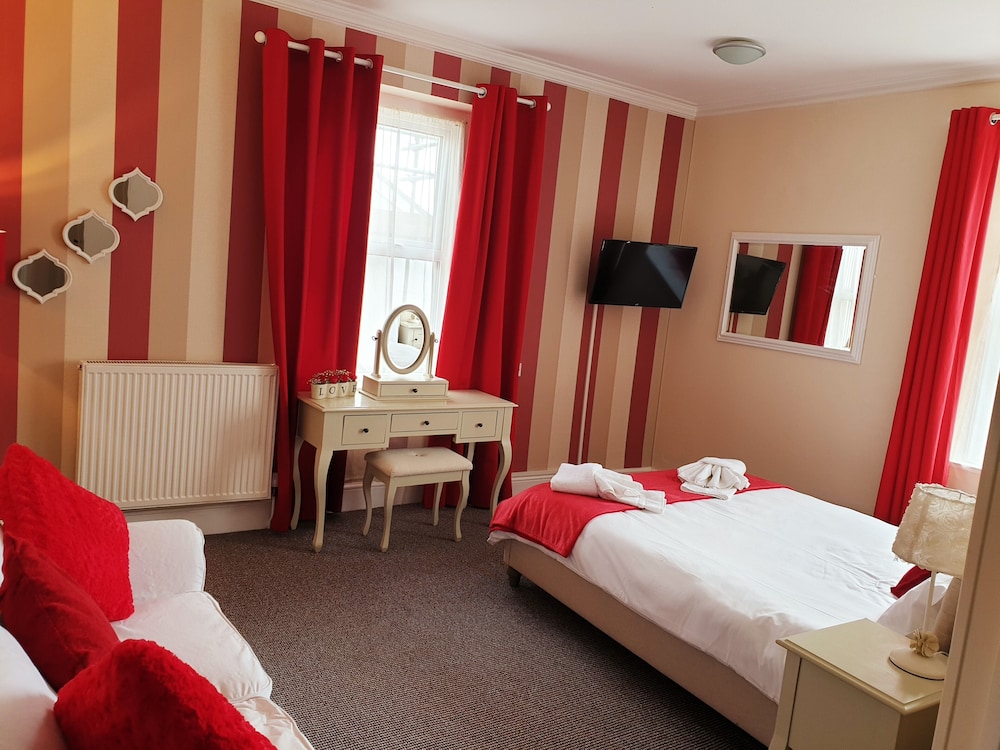 Deluxe Double Room, Ensuite - Photo 4