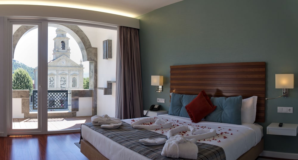 Deluxe Double Room, 1 Queen Bed, Jetted Tub photo 2