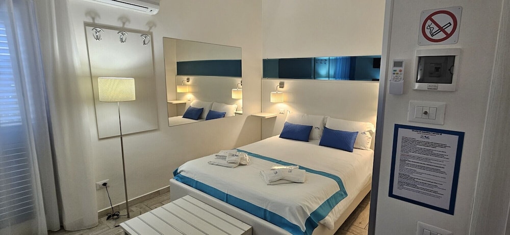 Deluxe Room, Multiple Beds, Private Bathroom, Courtyard View