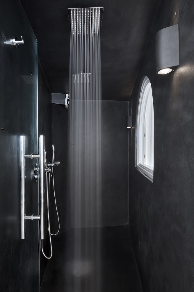 Cave Pool Suite - Photo 3
