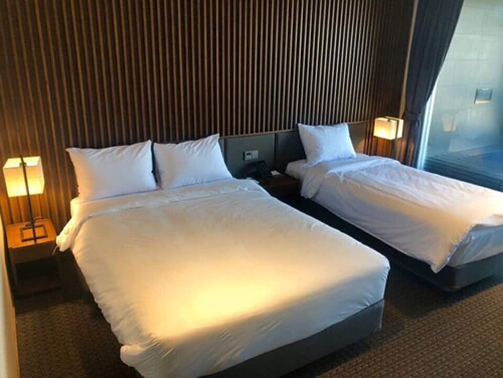 (Breakfast Included) Lake view Junior Suite Twin
