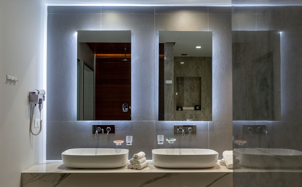 Junior Suite, Balcony, Sea View - Photo 10