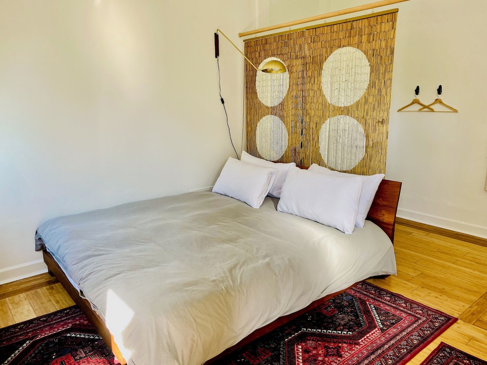 Comfort Room, 1 King Bed, Kitchen, Garden View (Pet Friendly)