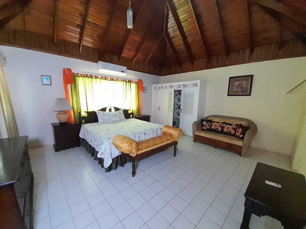 Executive Suite, 1 King Bed (Room 5) photo 2