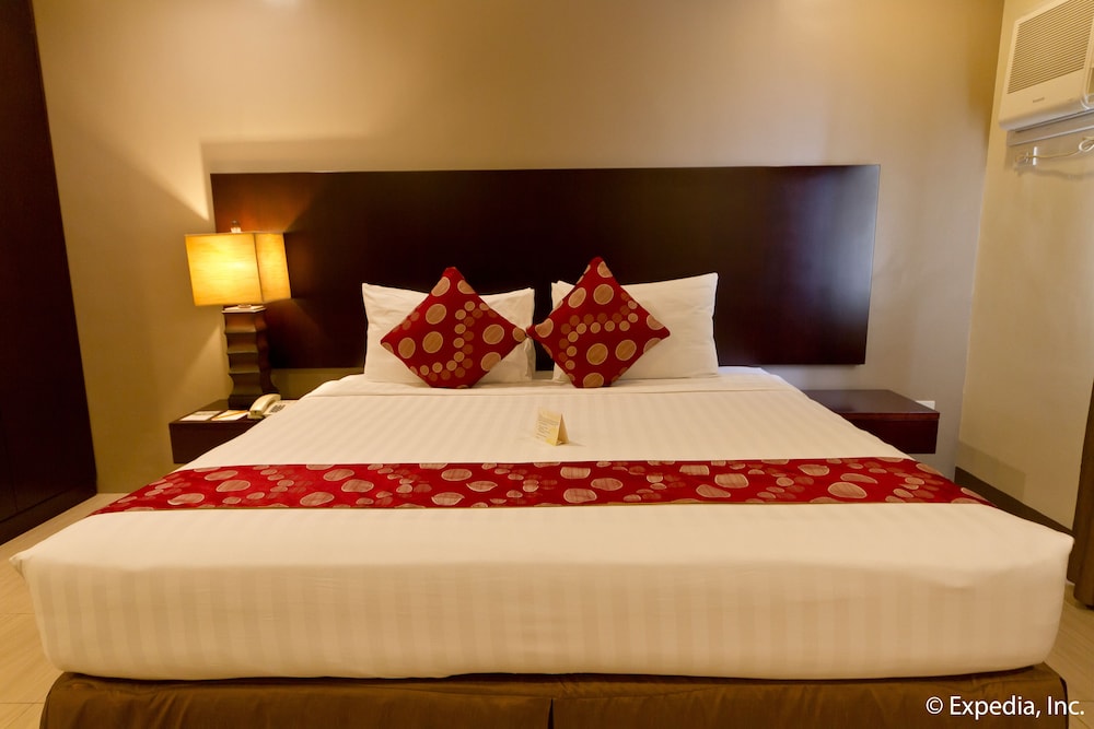 Royal Suite, 1 King Bed - Photo 2