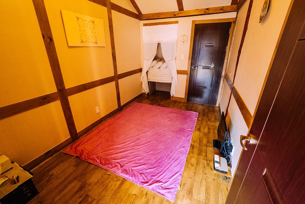 Traditional Room (Medium Ondol, 3 pax) photo 1