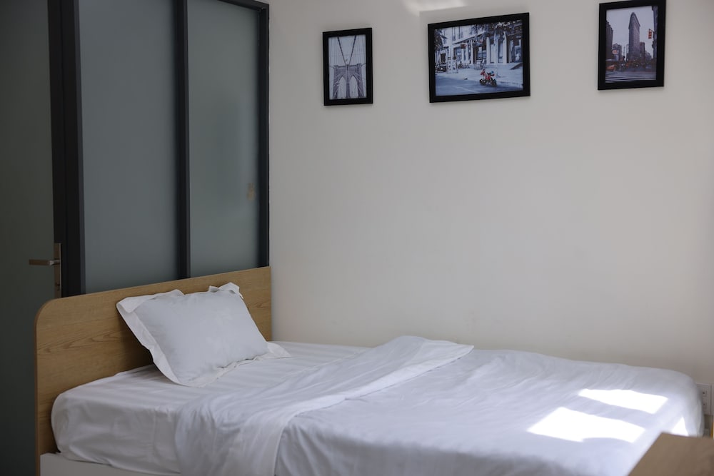 Family Room, Balcony, City View photo 2