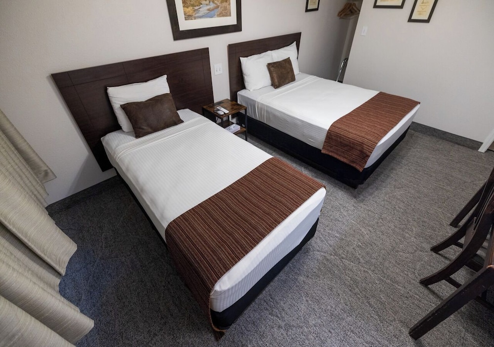 Standard Room with 1 Double Bed & 1 Twin Bed photo 2