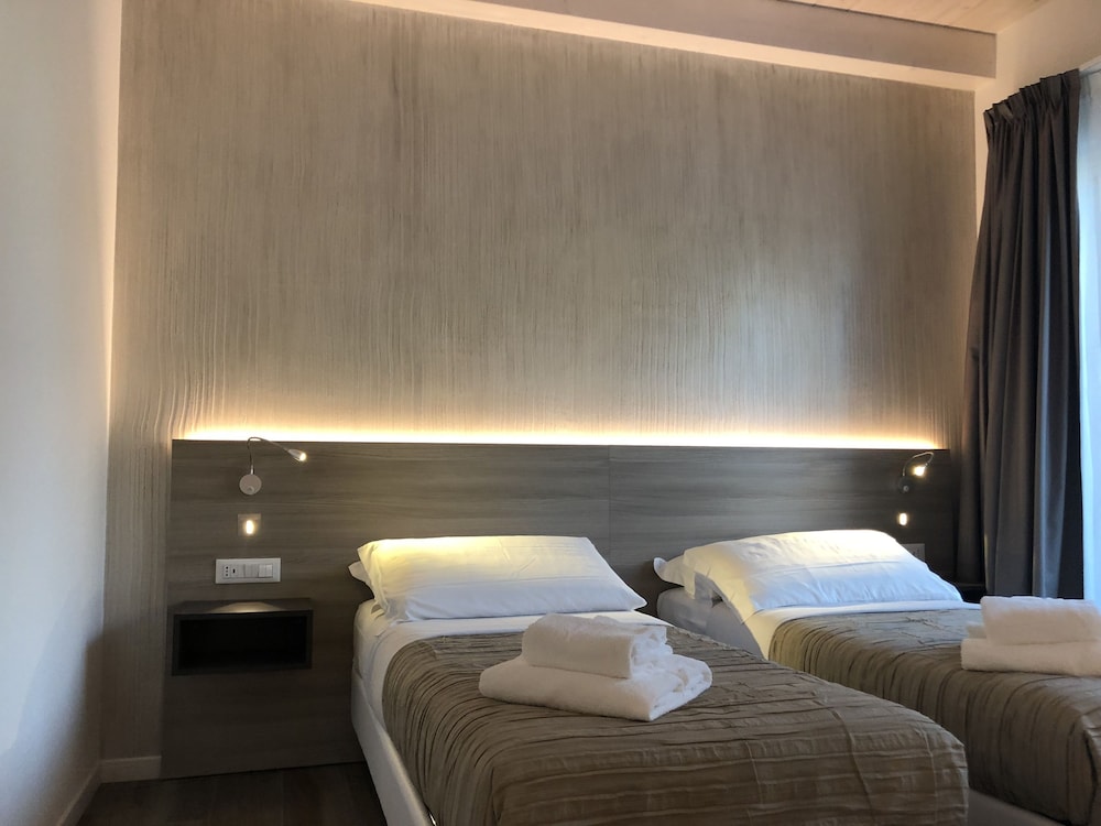 Panoramic Double or Twin Room, Balcony, Pool View photo 2