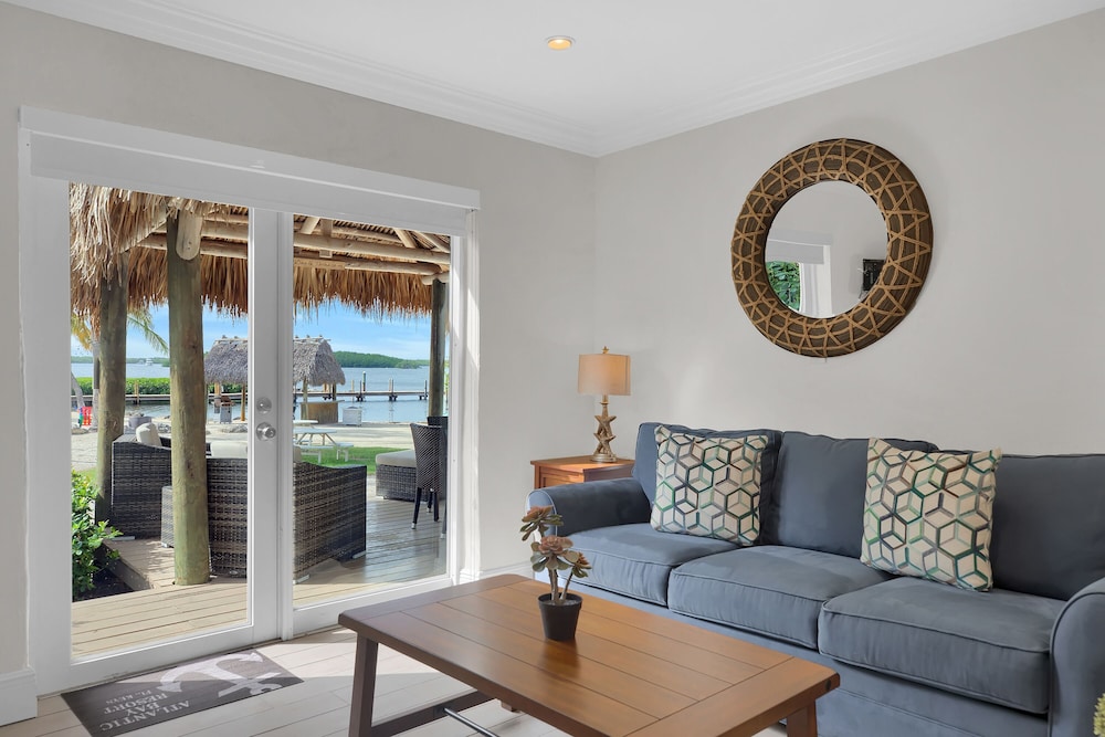 Cottage, Bay View (Premium View with Tiki Porch)